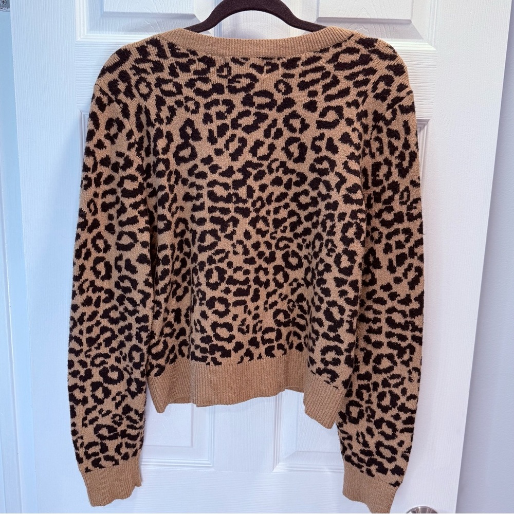 Old Navy Chettah Comfy Cardigan Sweater NWOT - Picture 2 of 4